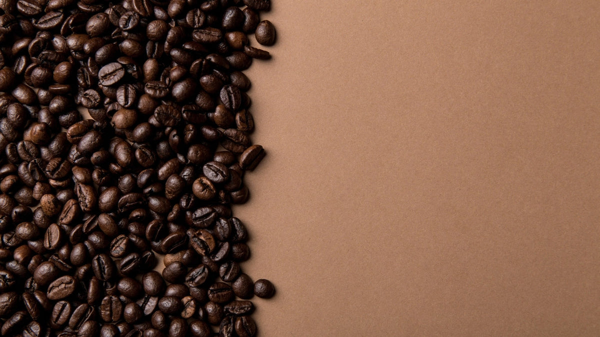 Il caffè in cosmetica: i benefici reali su pelle e corpo